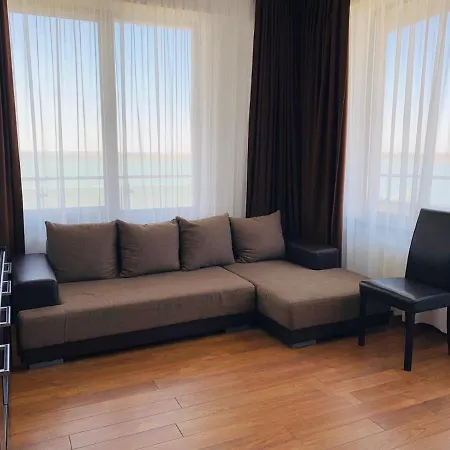 Ariana Summerland Mamaia